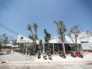 Demeter Beans Coffee nổi bật với cà phê bean-to-cup, không gian tối giản, chú trọng hương vị cà phê chất lượng cao. Đây là địa chỉ không thể bỏ qua của tín đồ cà phê khi đến Phan Thiết.